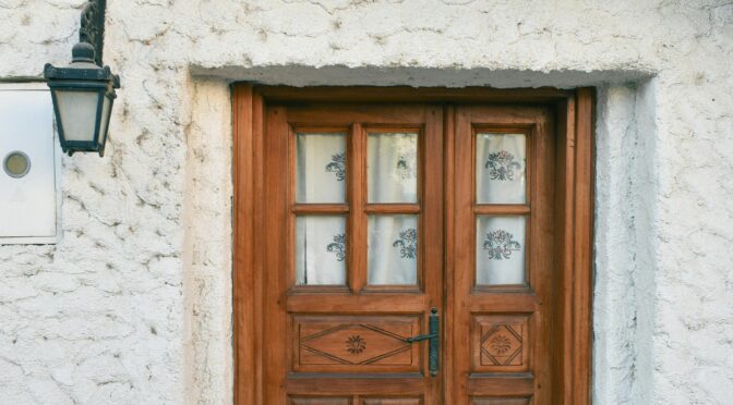 Durys: kaip suderinti saugumą ir estetiką